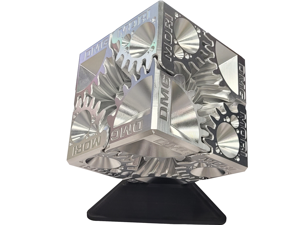 The articulated cube by Tommy: a fusion of art and technology