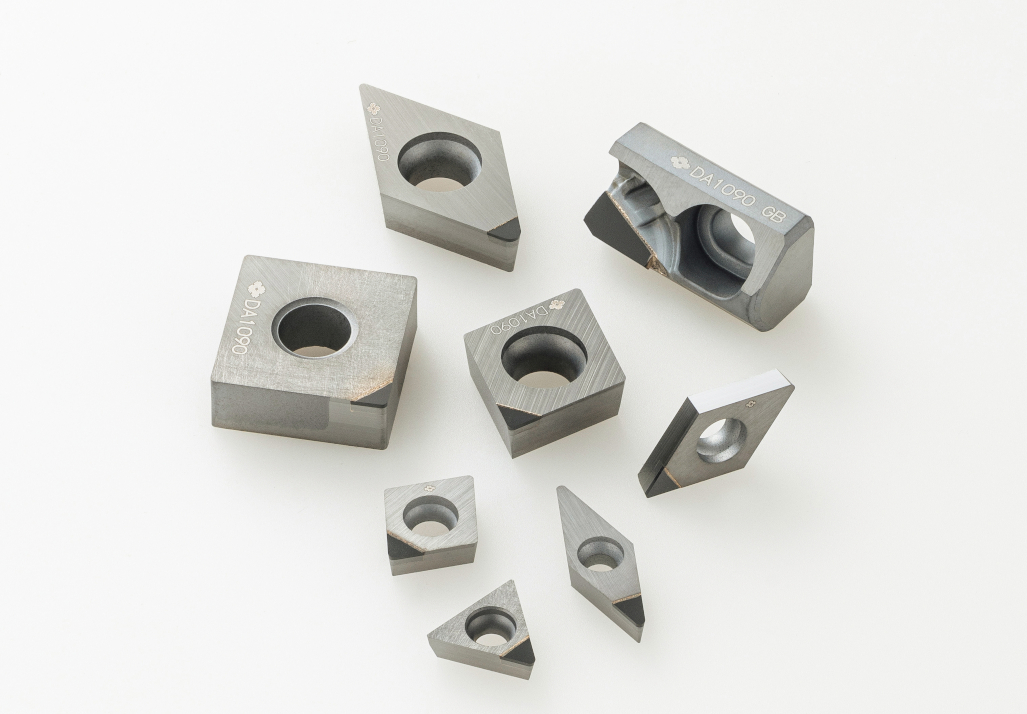 Bruchzäher und verschleißfester PKD-Schneidstoff